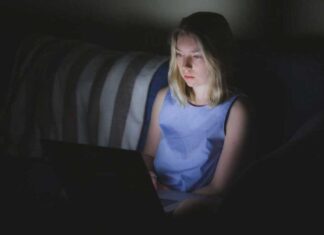 Late Bedtime Linked to Higher Rates of Depression and Anxiety, Large-Scale Study Finds